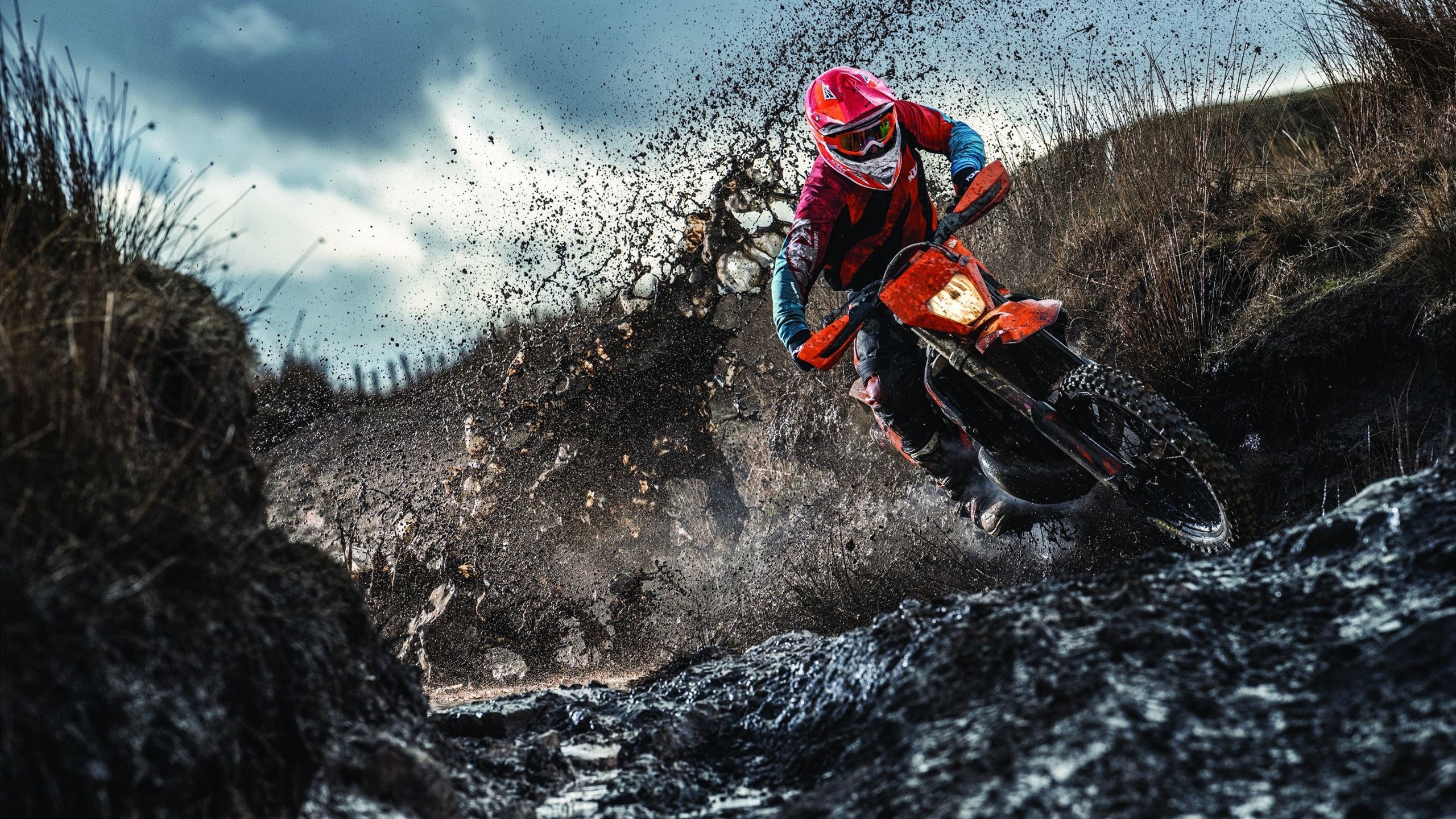 当英超争冠的呐喊遇见雨林灵魂，一场横跨地球的足球命运交响曲