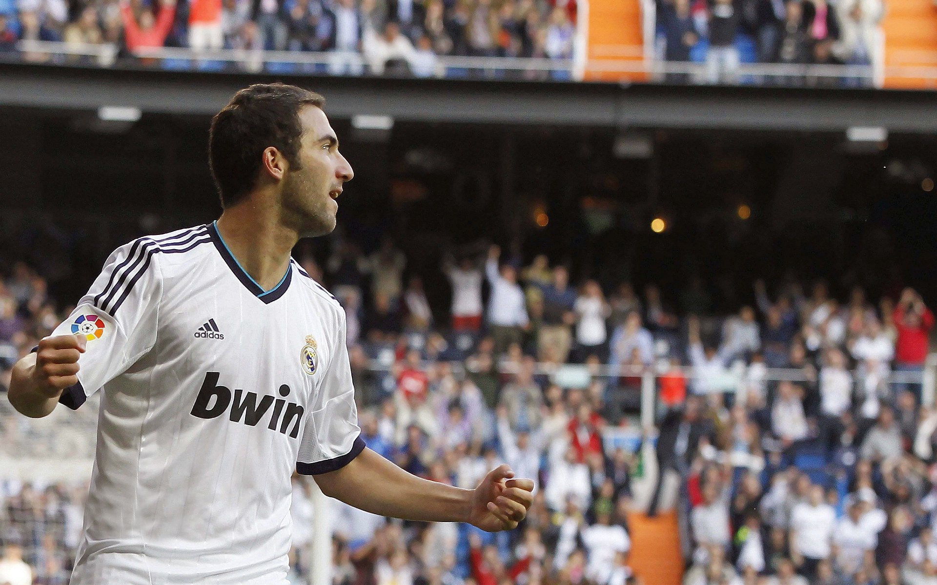 欧冠惊魂夜!皇马险胜莱比锡,门神拉亚成胜负手